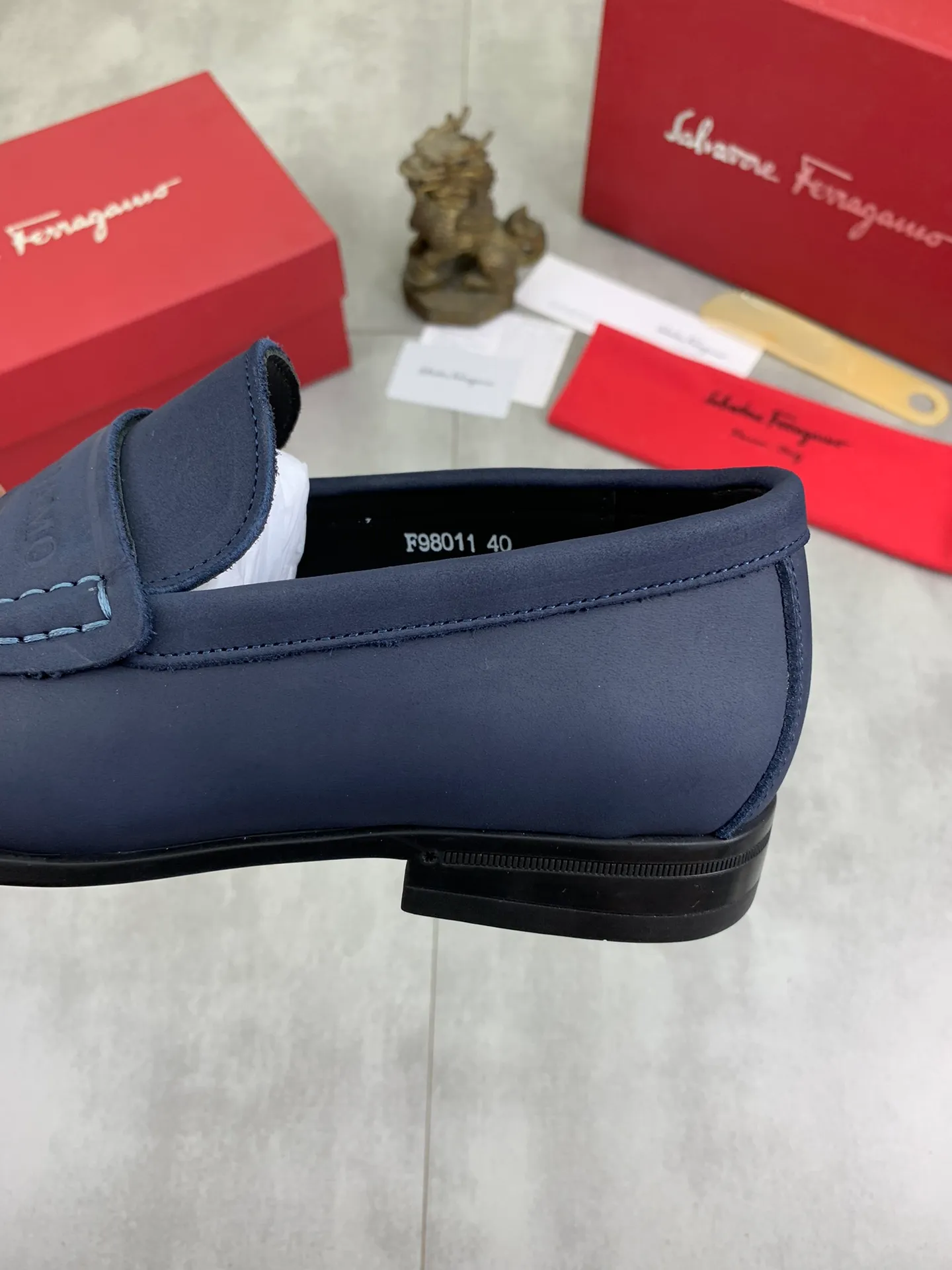 Men's Men's Shoes 💰P460💰[New Style] Water-dyed Niuli 🆘[Salvatore Ferragamo] Ferragamo's latest casual business leather shoes for men! Available at counters simultaneously! The fabric is made of specially imported original calfskin, and the interior is made of imported water-dyed cowhide. It is absolutely luxurious and leads the fashion trend. Matching code: 38-45; 3⃣️ colors available
